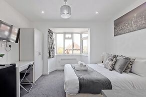 Apartment - Sleeps 5 & Free Parking
