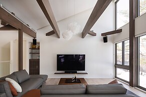 Silver Maple Chalet