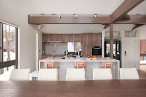 Silver Maple Chalet