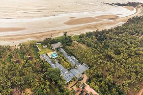 Foxoso La Beach Resort & Spa
