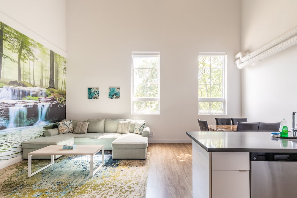GLOBALSTAY. Dundurn Lofts. Free parking. Gym