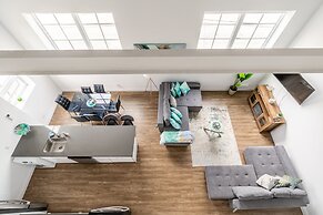 GLOBALSTAY. Dundurn Lofts. Free parking. Gym