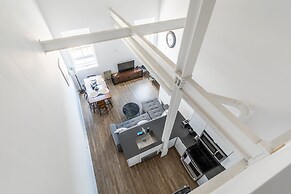 GLOBALSTAY. Dundurn Lofts. Free parking. Gym