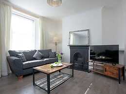 Torquay - House - Sleeps 6 - Pet Friendly