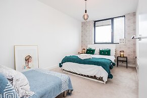 2-bed Apartment Near Basildon Train Station