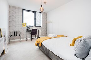 2-bed Apartment Near Basildon Train Station
