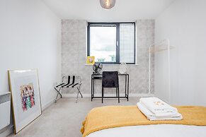 2-bed Apartment Near Basildon Train Station