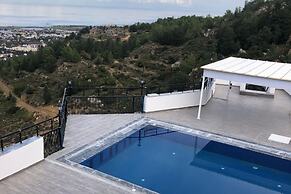 2-bed Bungalow, Sleeps 4 With Private Pool