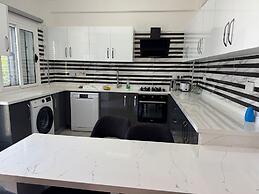 2-bed Bungalow, Sleeps 4 With Private Pool