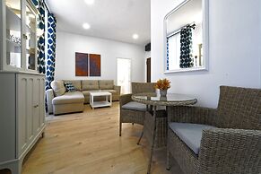 CASA VERDE Comfortable Air-Conditioned