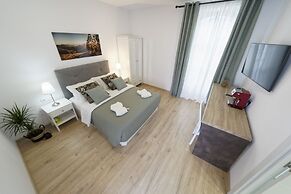 CASA VERDE Comfortable Air-Conditioned
