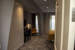H41 Luxury Suites