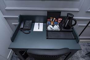 H41 Luxury Suites