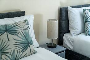Spacious Pet Friendly 2-bed Apartment in Redhill