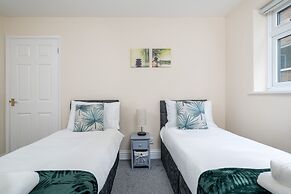 Spacious Pet Friendly 2-bed Apartment in Redhill