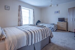 Dragons Den - 2 Bedroom Apartment - Tenby
