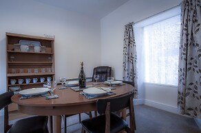 Dragons Den - 2 Bedroom Apartment - Tenby