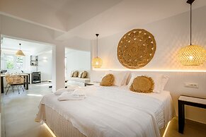 THEALOS SANTORINI