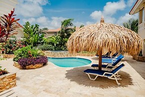 Spacious 4-bedroom Apartment 2 km From Eagle Beach