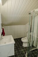 Huge 4-bedroom Apartment 2 km From Eagle Beach