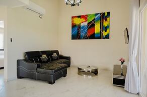 Huge 4-bedroom Apartment 2 km From Eagle Beach