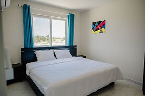 Huge 4-bedroom Apartment 2 km From Eagle Beach