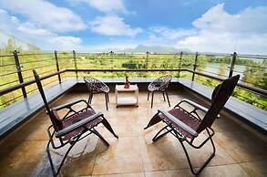 Stunning Views Rooftop Pool Lakefront Home