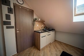 Manoir Apartments