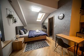 Manoir Apartments