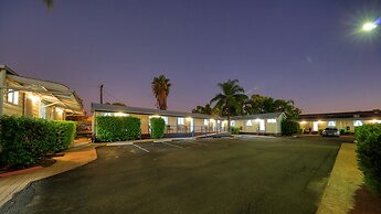 22 on Bowen Motel