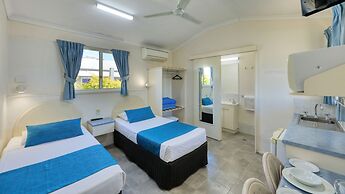 22 on Bowen Motel