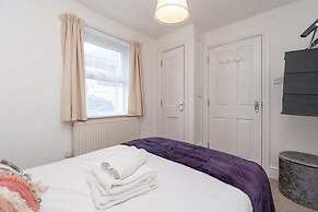 Spacious 2 Bed Southville Flat Near Harbourside