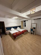 Suzangaron Boutique Hotel