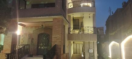 ZEINA PYRAMIDS INN