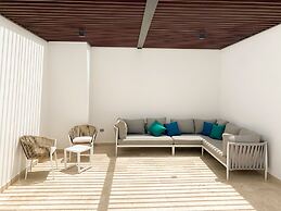 CASA DOS ABEJAS by Serenada