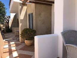 Artemis Hotel