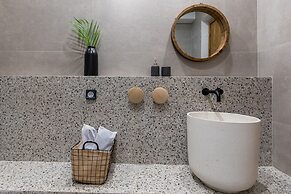 Artemis Hotel