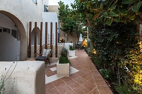 Artemis Hotel