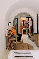Artemis Hotel
