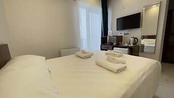 The Lavington Hotel