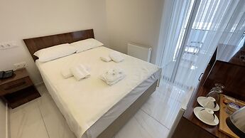 The Lavington Hotel