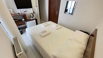 The Lavington Hotel