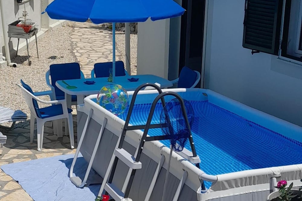 Lovely Studio in Strinilas With its own Pool