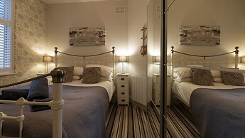 Harbour View - Flat 2 - Tudor House