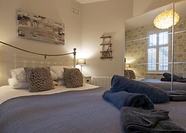 Harbour View - Flat 2 - Tudor House