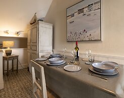 Harbour View - Flat 2 - Tudor House