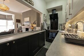 Harbour View - Flat 2 - Tudor House
