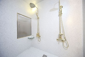 Masan First Class Hotel
