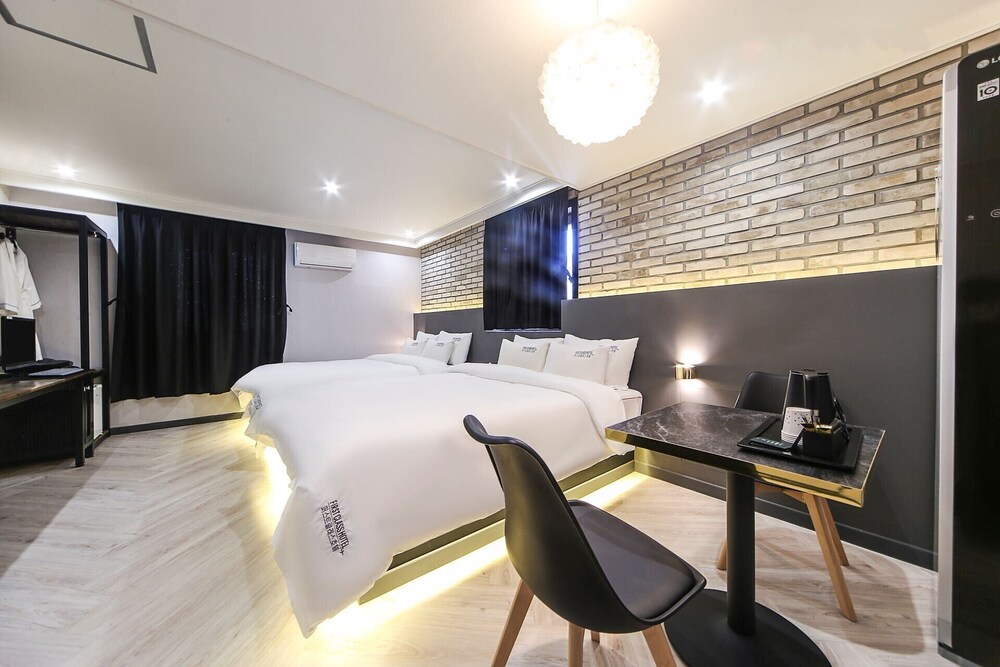 Masan First Class Hotel
