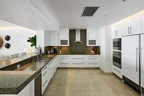 Portico 3 by Blue Sky Luxury